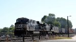 NS 7603 leads train 218 towards Pomona